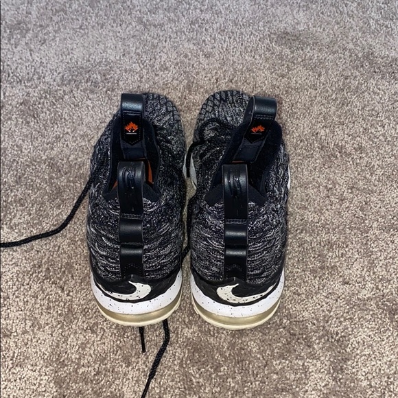 Lebron 15 - Picture 4 of 4